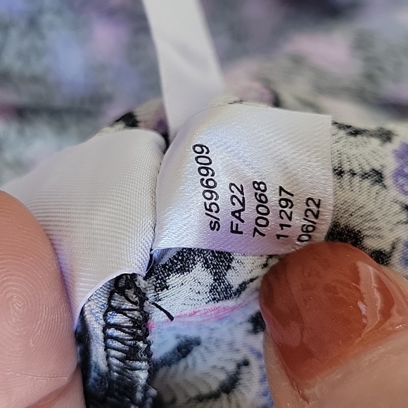 Loft V Neck Floral Dress - Picture 6 of 10